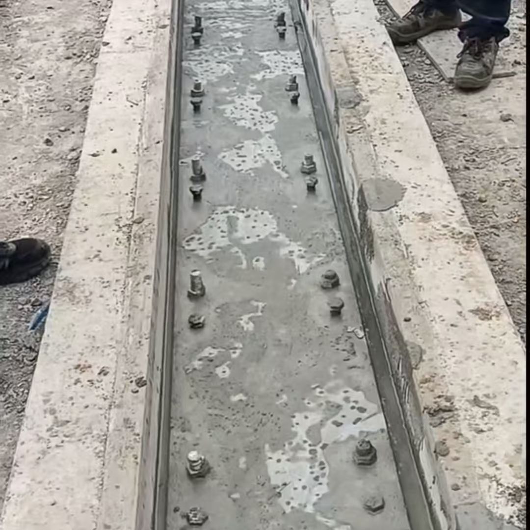 沙河口港口码头起重机龙门吊重型机械设备稳固用早强快凝轨道胶泥